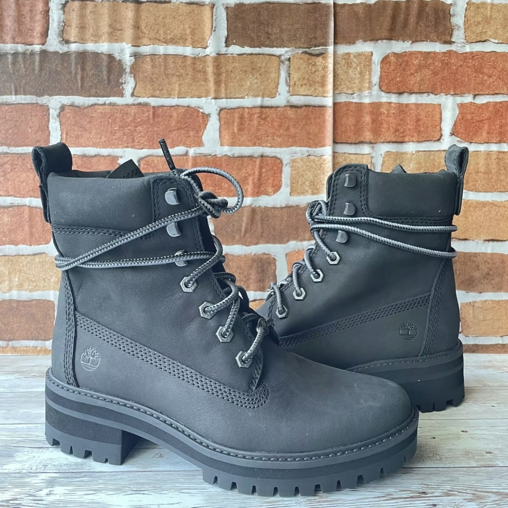 Timberland Women’s Courmayeur Valley 6” WP